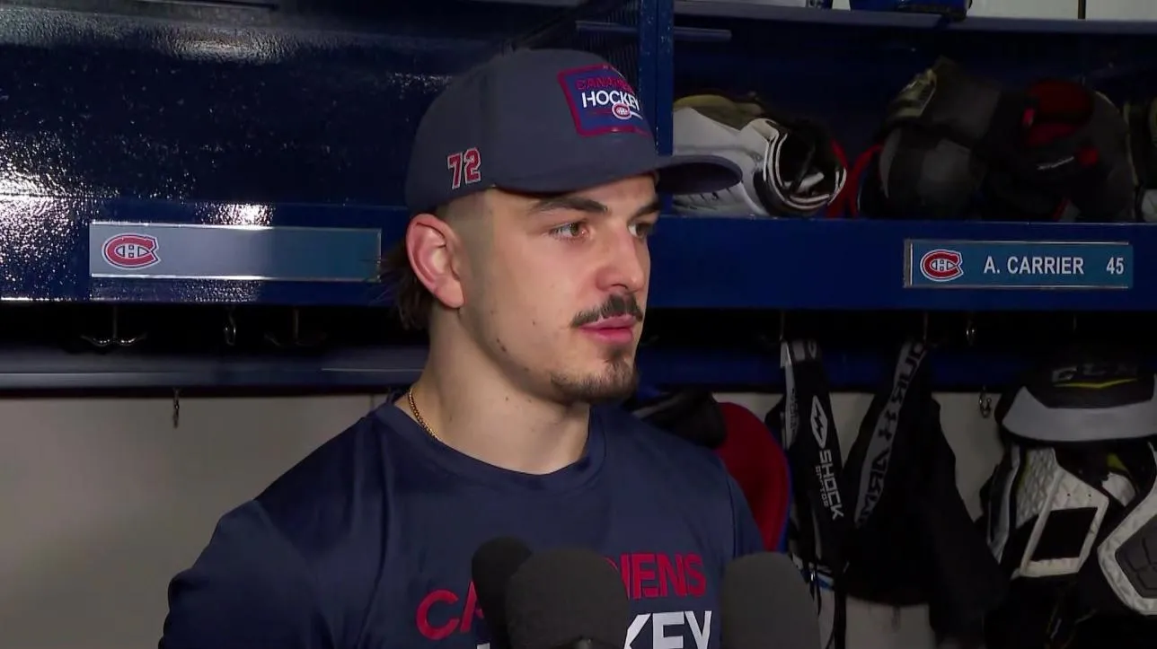 Samuel Montembeault making a save