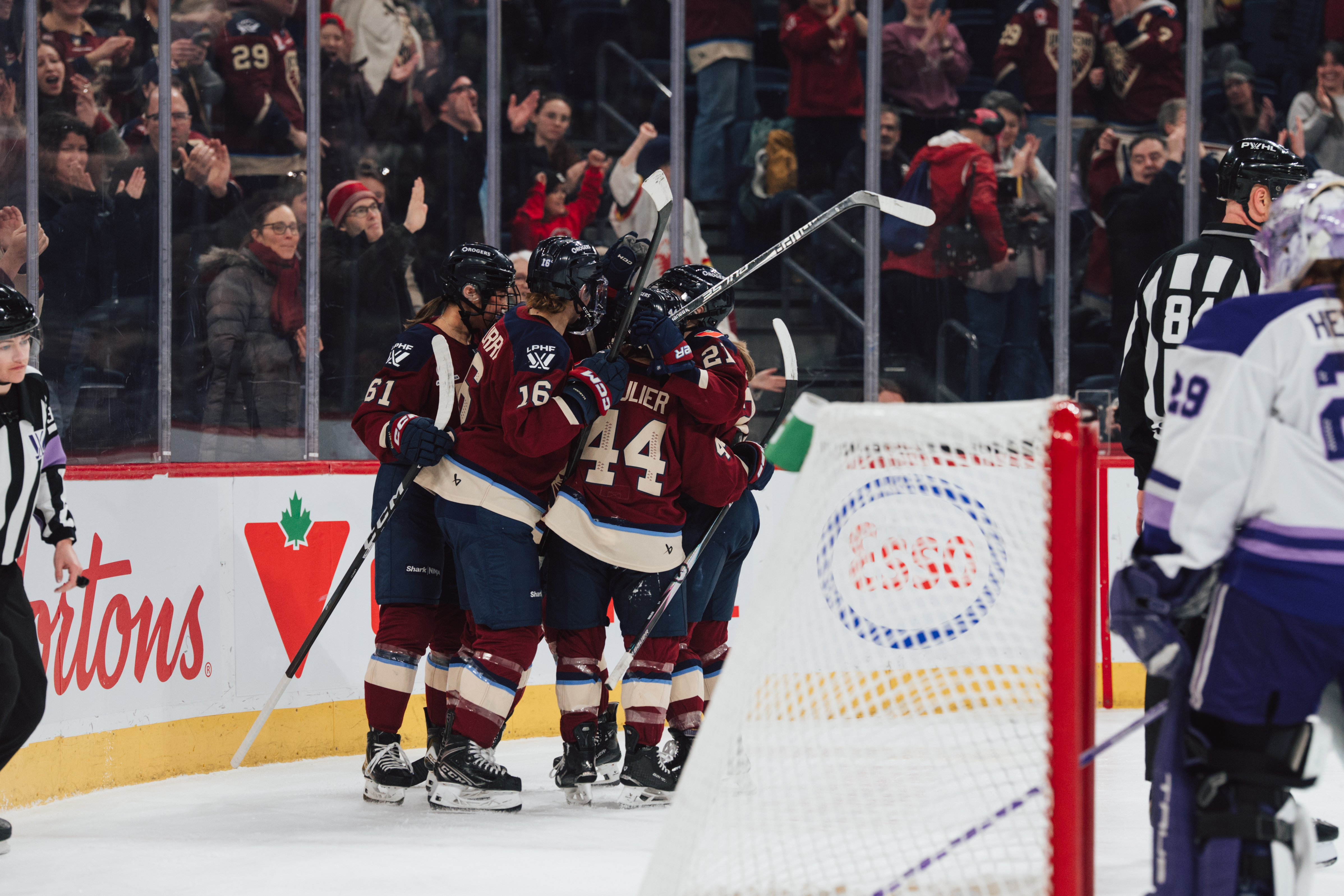 Samuel Montembeault making a save