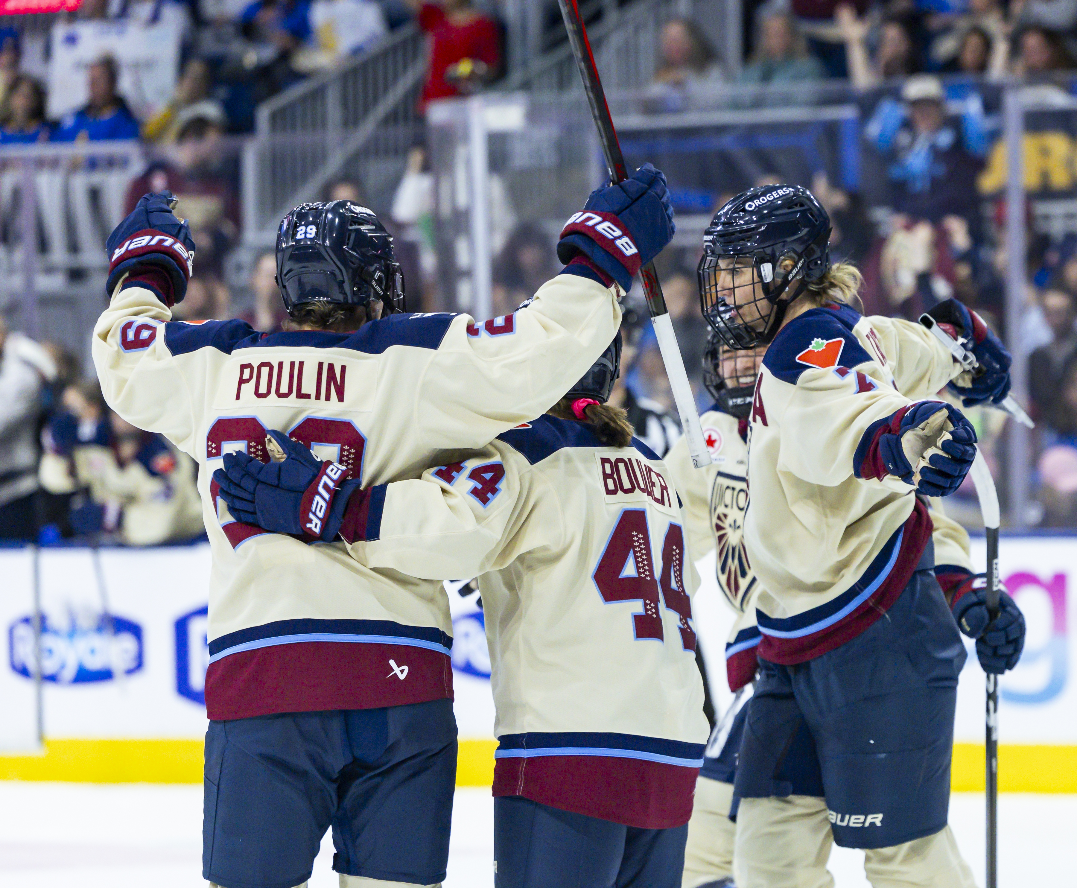 Samuel Montembeault making a save