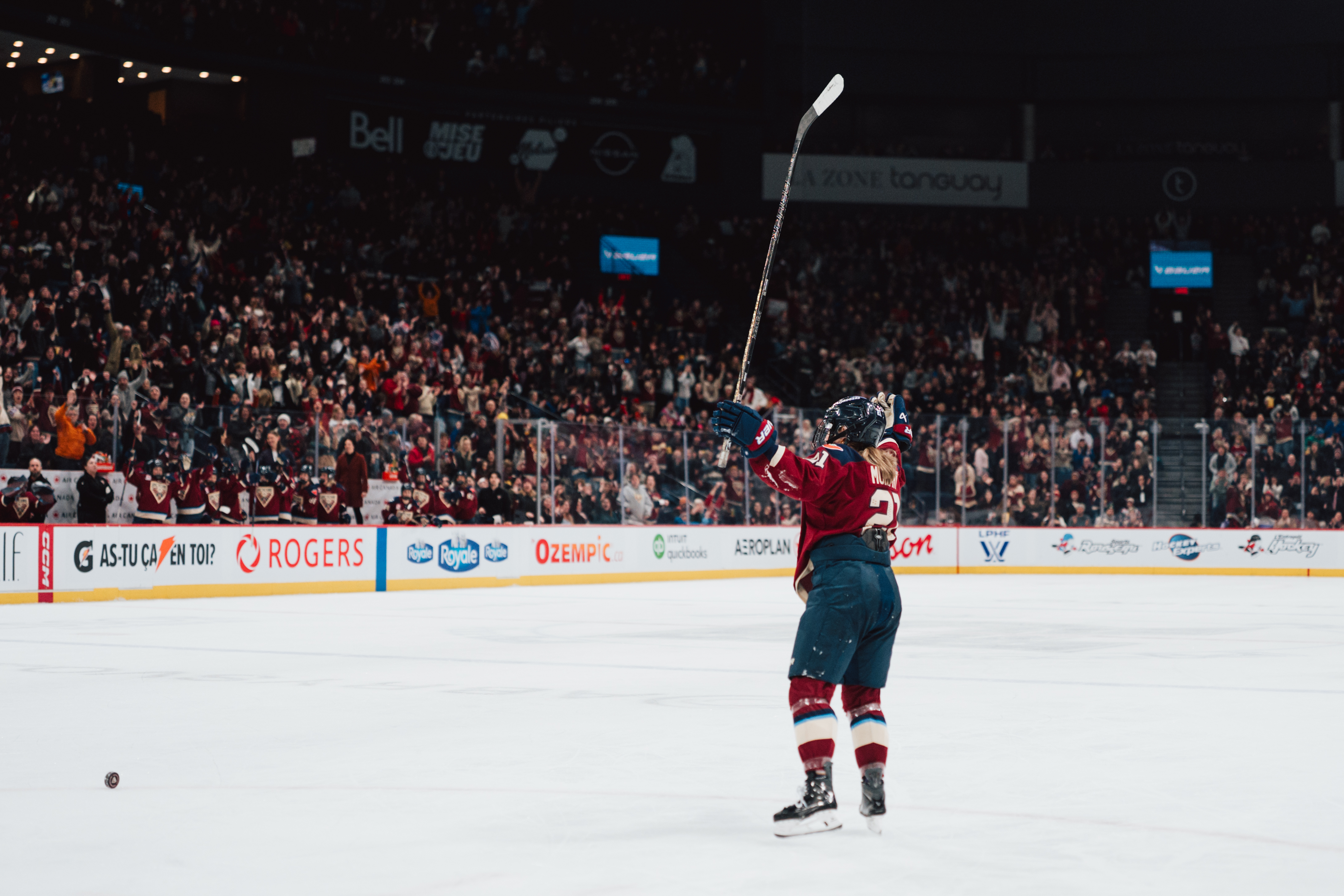 Samuel Montembeault making a save