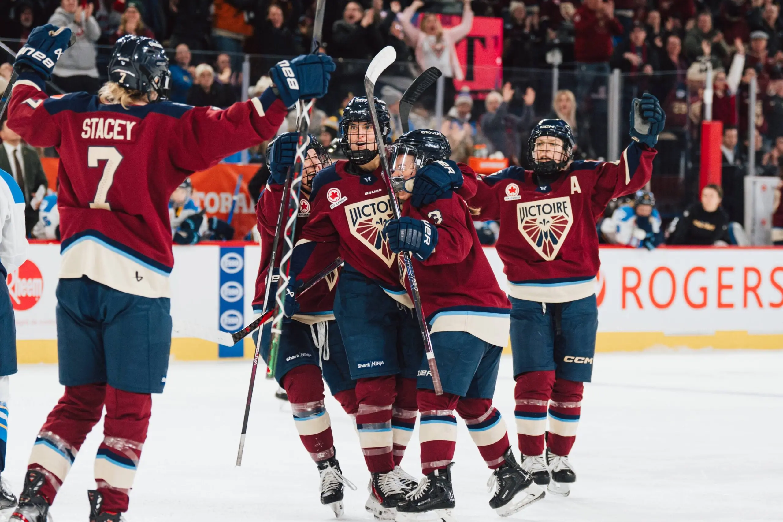 Samuel Montembeault making a save